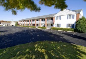 Americas Best Value Inn Biddeford Portland allows 18 year olds to book a room