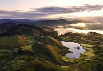 Predator Ridge Resort has rooms with a private hot tub