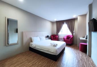 Princess Hotel Pontian allows 18 year olds to book a room