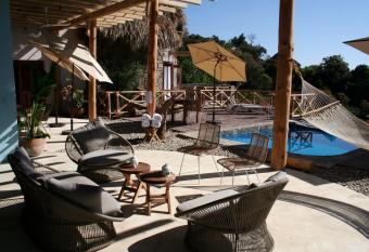 Hotel Sal de Mar allows 18 year olds to book a room