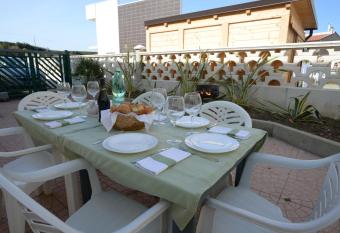 ITALY-HOUSE Piviere 5 Termoli Molise allows 18 year olds to book a room