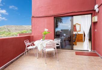 Finca La Gaviota - El Marmol allows 18 year olds to book a room