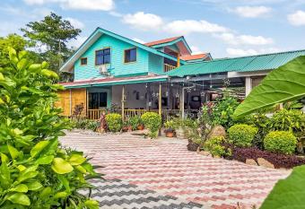 Bwaver Cottage allows 18 year olds to book a room