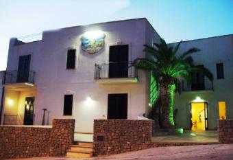 Torre Salina has Balcony rooms