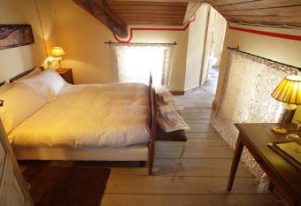 Relais Villa Brioschi allows 18 year olds to book a room
