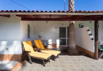 Finca La Gaviota - El Rincon allows 18 year olds to book a room