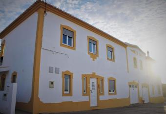Local Guesthouse has Balcony rooms