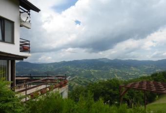 Karadzhovata Kashta has Balcony rooms