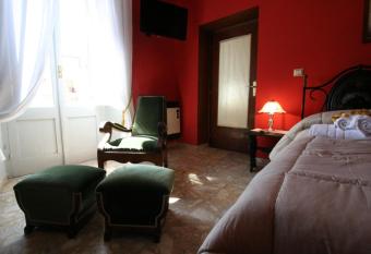 Marco Tullio Cicerone allows 18 year olds to book a room