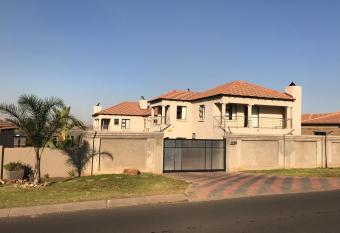 Malu Guest House has Balcony rooms