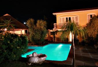 Casa Sauvignon allows 18 year olds to book a room