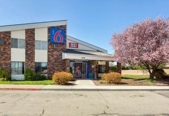 Motel 6-Spokane, Wa - East allows 18 year olds to book a room