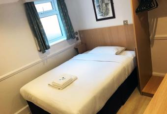 Brentwood Guest House Hotel allows 18 year olds to book a room