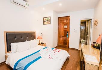 Hotel Royal has Smoking/Balcony rooms