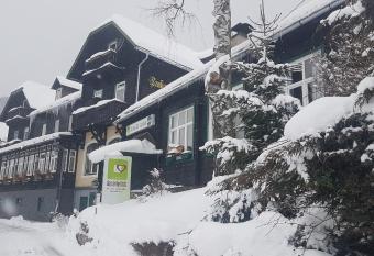 B&B Hotel das onkel fritz allows 18 year olds to book a room