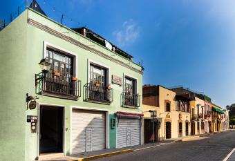 OYO Hotel Boutique Las Campanas allows 18 year olds to book a room