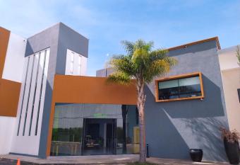 Hotel Brisas Express allows 18 year olds to book a room