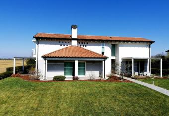 Ca  Belvedere has Balcony rooms