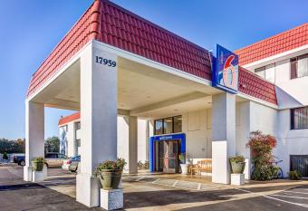 Motel 6 Portland-Tigard West allows 18 year olds to book a room