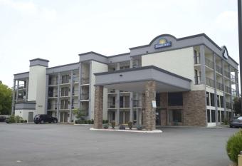 Days Inn by Wyndham Kodak/Sevierville Intrstate SmokeyMntns has Balcony rooms