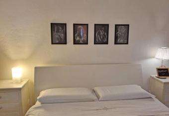 Casa Le Coccole allows 18 year olds to book a room