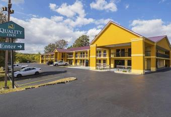 Motel 6 Knoxville, Tn - East has Smoking rooms