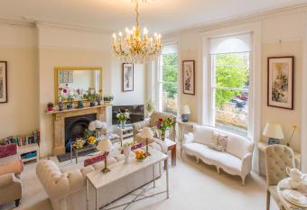 Flat 3, 6 Lypiatt Terrace Cheltenham Gloucestershire GL50 2SX allows 18 year olds to book a room