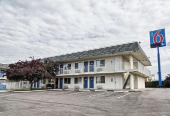 Motel 6-Coeur D'alene, Id allows 18 year olds to book a room