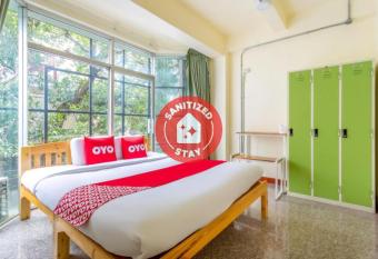 OYO 928 Leaf Hostel allows 18 year olds to book a room