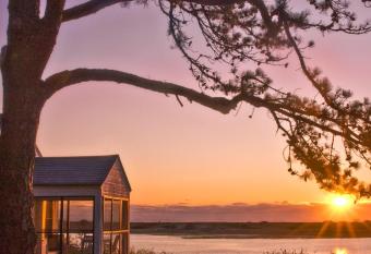 The Dunes on the Waterfront allows 18 year olds to book a room