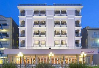 Hotel Continental has Balcony rooms