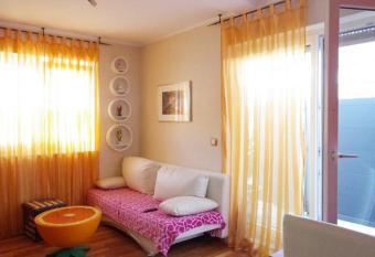 Apartment Leon allows 18 year olds to book a room