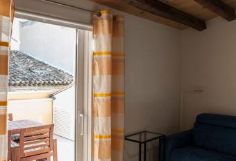 Itaca has Balcony rooms