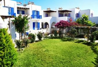 Deep Blue Studios has Balcony rooms