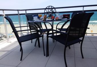 Albatros allows 18 year olds to book a room