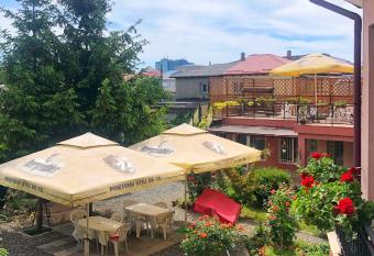 Casa Constantin si Elena ( Adults only ) allows 18 year olds to book a room