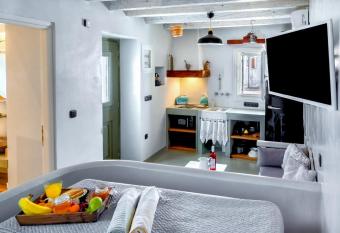Spitaki Serifos Studio has Balcony rooms