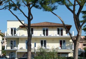 Boutique Hotel Bel Sito Wellness & Private SPA allows 18 year olds to book a room