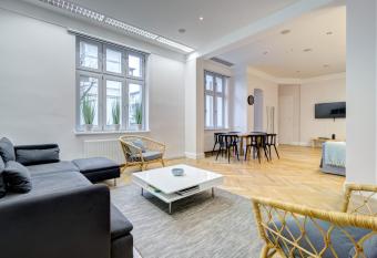 Dom & House - Apartment Wave on the Beach allows 18 year olds to book a room