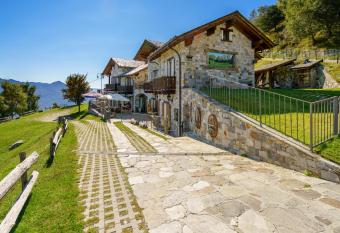 Agriturismo Giacomino has Balcony rooms