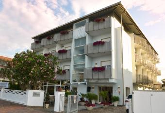 Hotel Souvenir has Balcony rooms