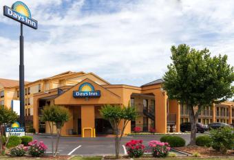 Shelby Inn has Smoking rooms