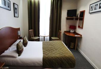 H  tel Crystal Reims Centre allows 18 year olds to book a room