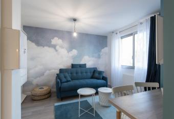 Villeurbanne La Doua / Insa has Balcony rooms