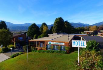 Mountain Creek Motel Bar & Restaurant allows 18 year olds to book a room