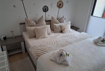 Bergbl  te allows 18 year olds to book a room