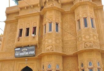 Hotel The Shooting Star has Balcony rooms