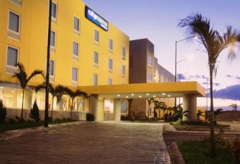 City Express by Marriott Nuevo Laredo allows 18 year olds to book a room