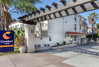 Comfort Inn San Diego Old Town allows 18 year olds to book a room