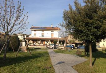 House Degli Angeli Rooms has Balcony rooms